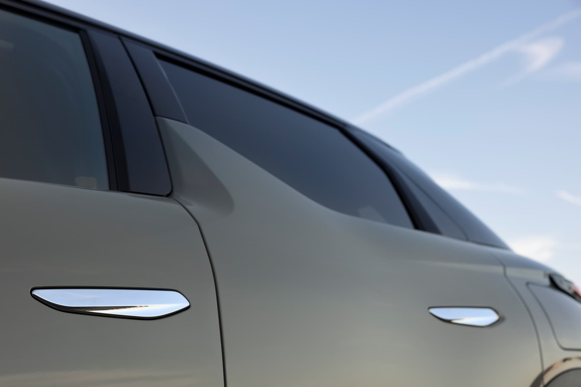 Vista en ángulo de la carrocería elegante del DS 3.