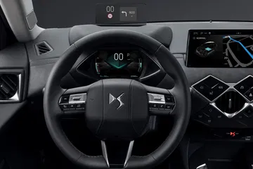 Volante multifunción con pantalla táctil integrada en DS 3.