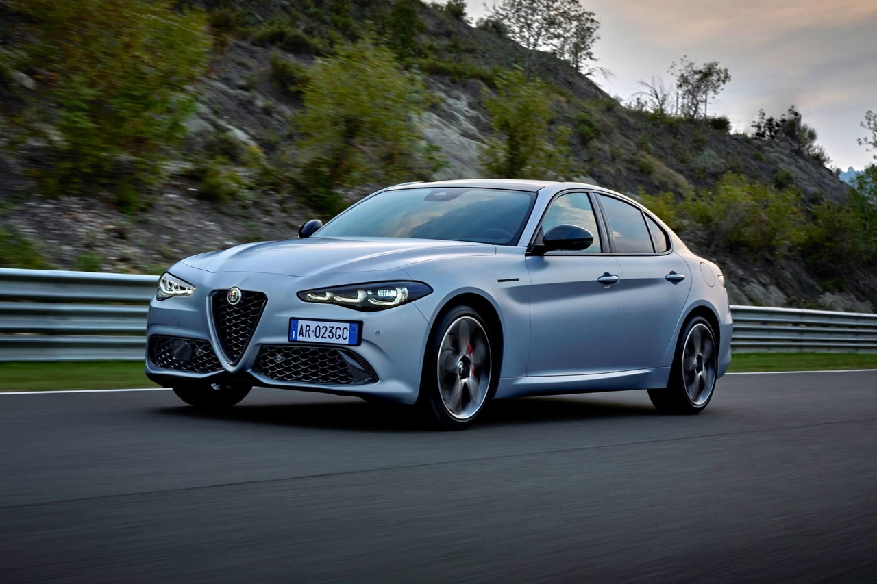 Alfa Romeo Giulia Stelvio 2023 09