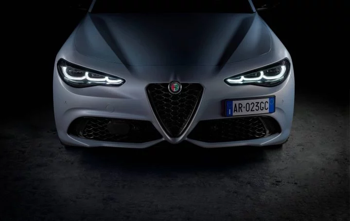 Alfa Romeo Giulia Stelvio 2023 12