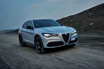 Alfa Romeo Giulia Stelvio 2023 13