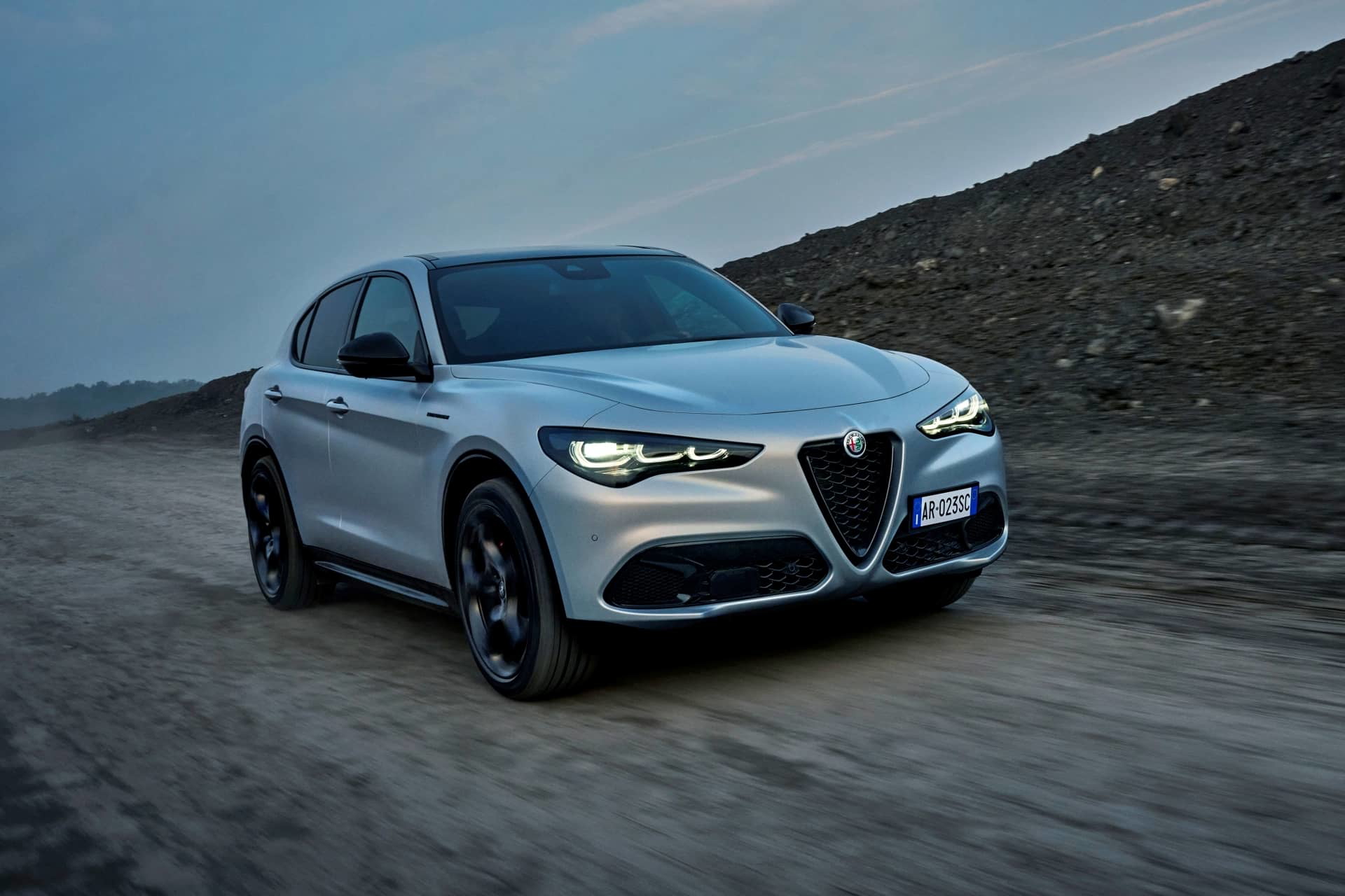 Alfa Romeo Giulia Stelvio 2023 13