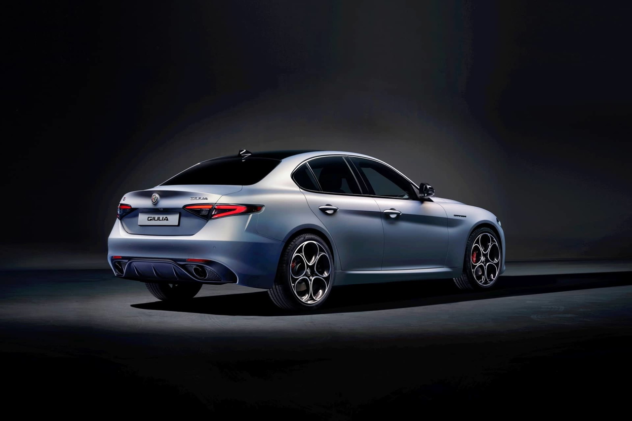 Alfa Romeo Giulia Stelvio 2023 27
