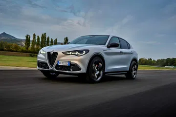 Alfa Romeo Giulia Stelvio 2023 28