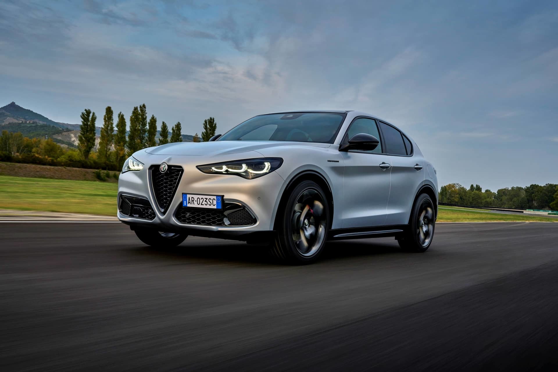 Alfa Romeo Giulia Stelvio 2023 28