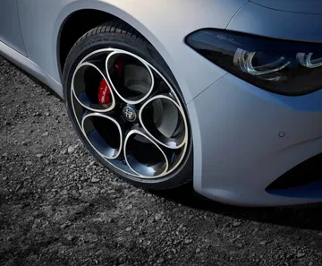 Alfa Romeo Giulia Stelvio 2023 38