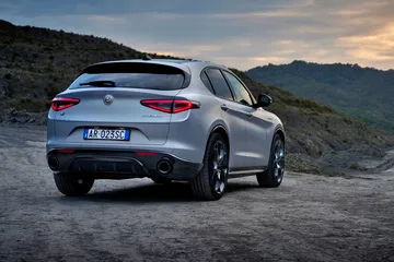 Alfa Romeo Giulia Stelvio 2023 49