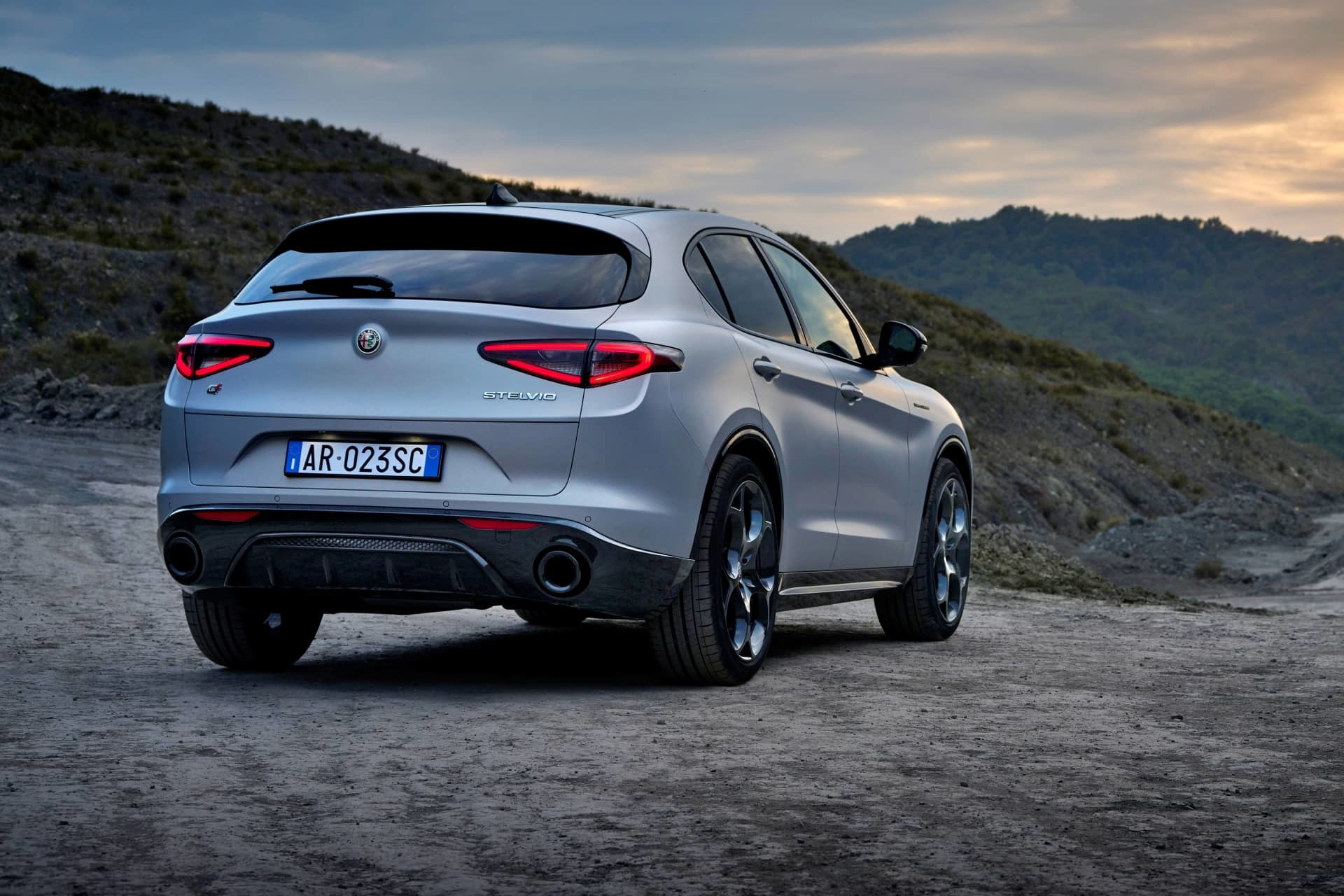 Alfa Romeo Giulia Stelvio 2023 49