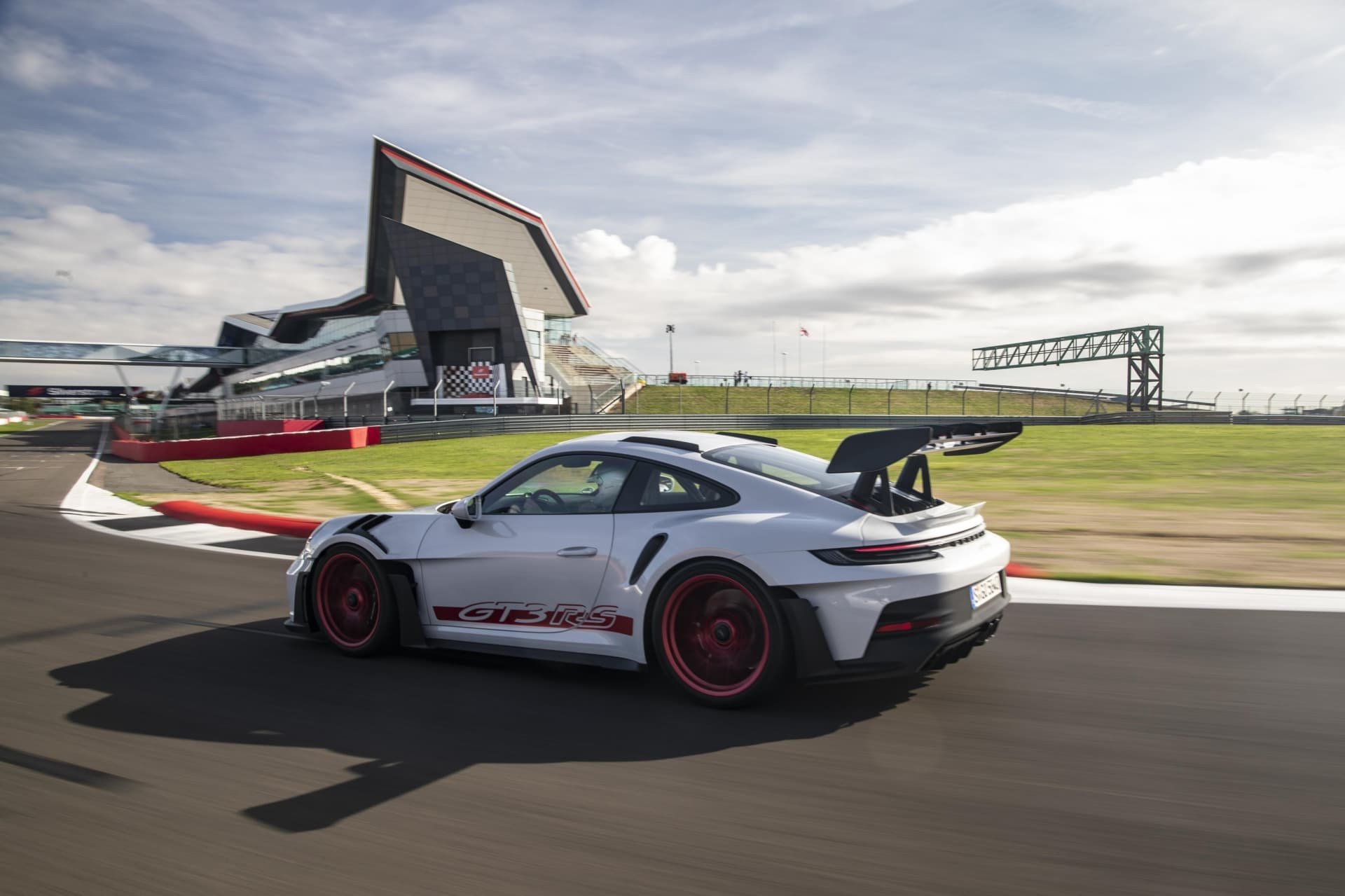Porsche 911 Gt3 Rs 992 Silverstone 97