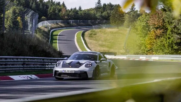 Porsche 911 Gt3 Rs Vuelta Nurburgring 1