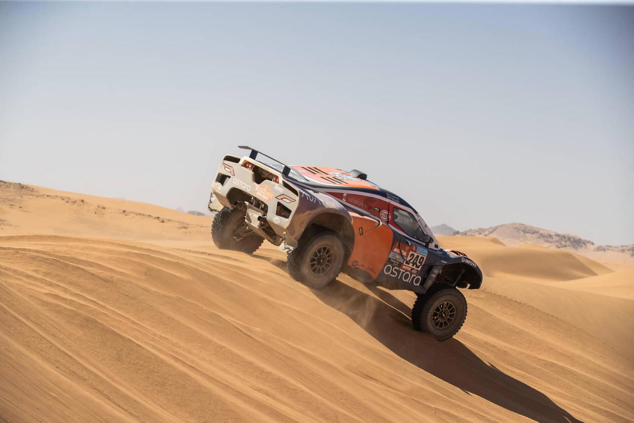 Laia Sanz y Carlos Checa se unen al equipo Astara para el Rally Dakar 2023