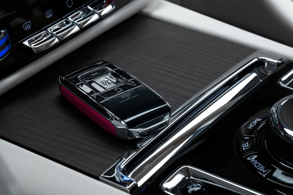 rolls-royce-spectre-2023-23-634eaa4f3906b-1024x683.jpg