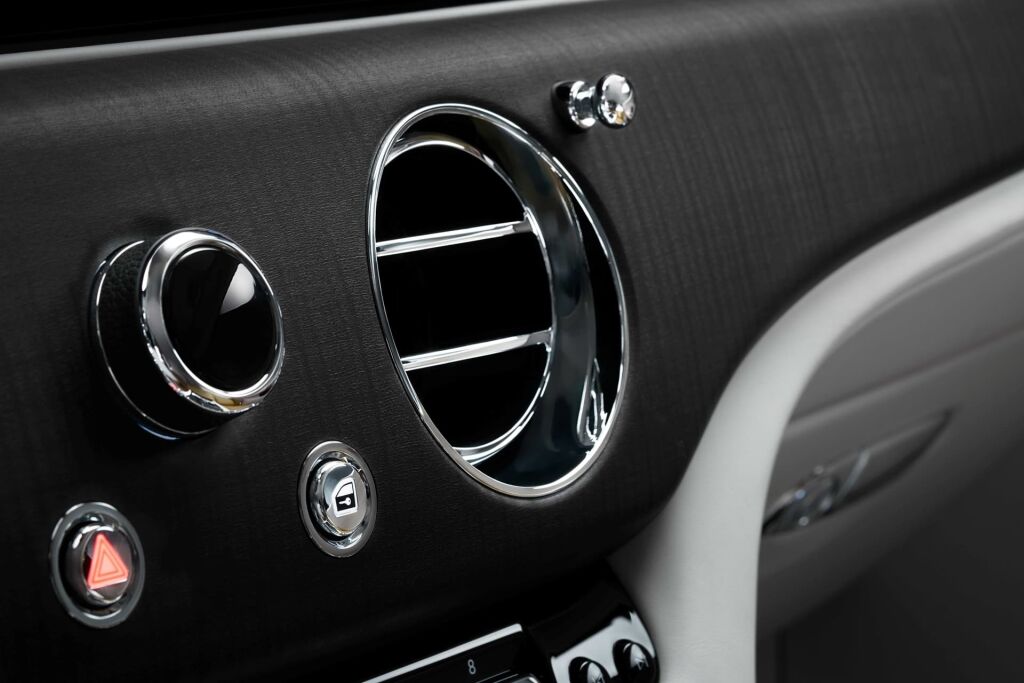 rolls-royce-spectre-2023-24-634eaa52369ba-1024x683.jpg