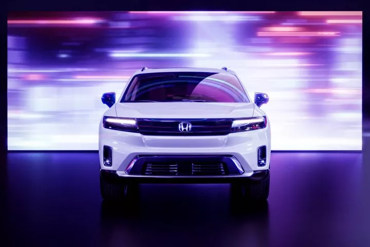 Vista frontal del Honda Prologue destacando su diseño futurista