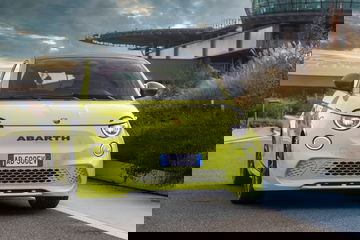 Abarth 500e 2023 02