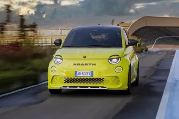 Abarth 500e 2023 07
