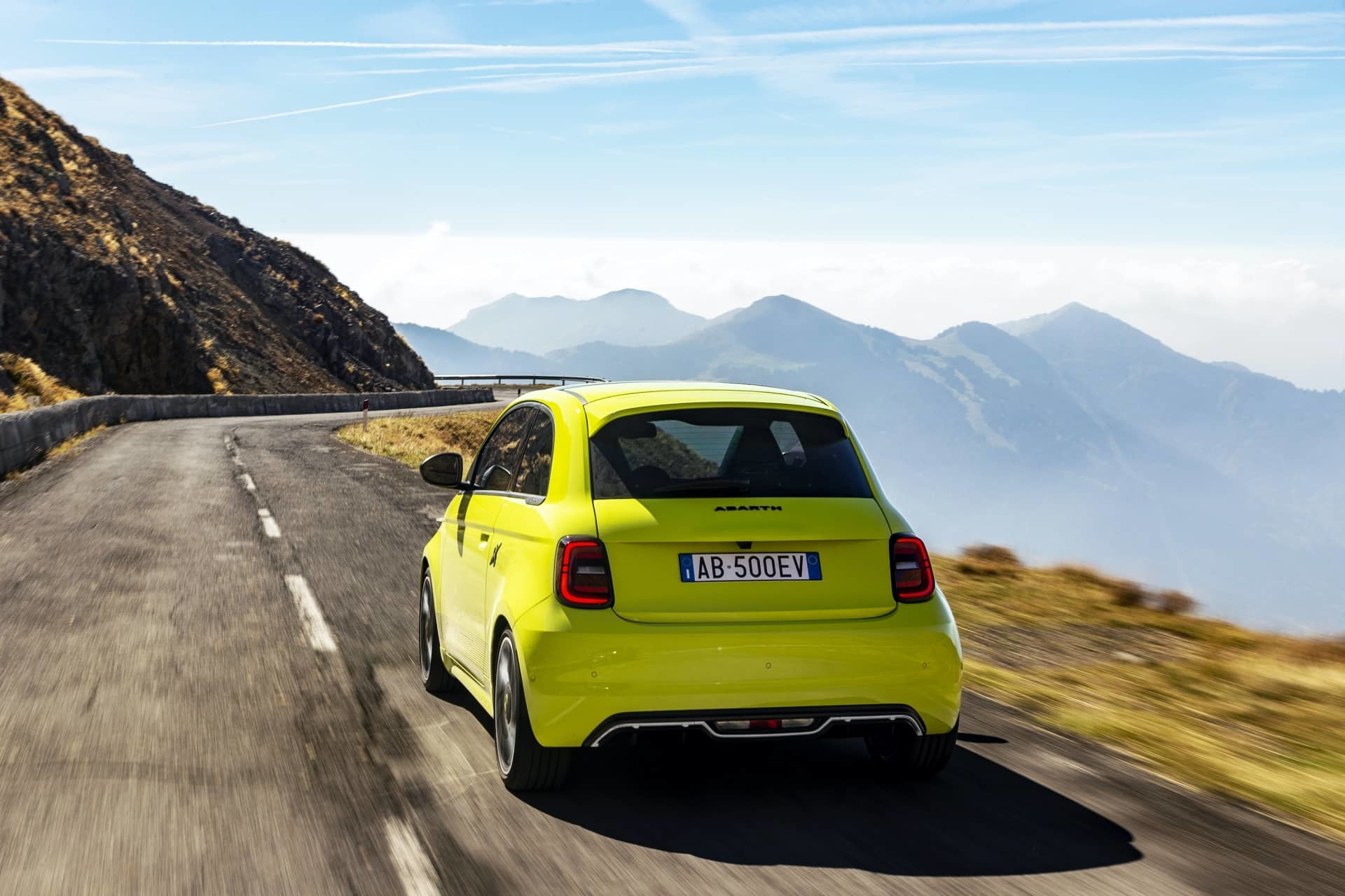 Abarth 500e 2023 09