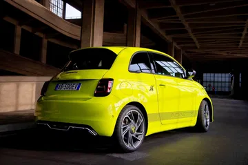 Abarth 500e 2023 17