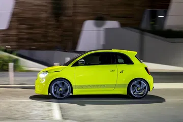Abarth 500e 2023 23