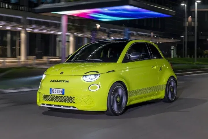 Abarth 500e 2023 31