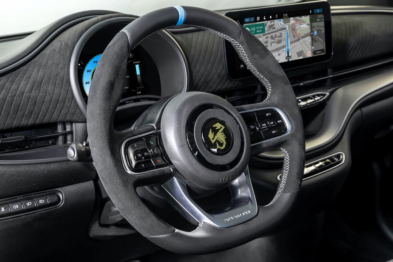 Abarth 500e 2023 42