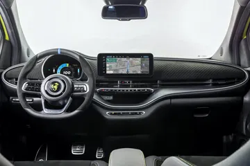 Abarth 500e 2023 43