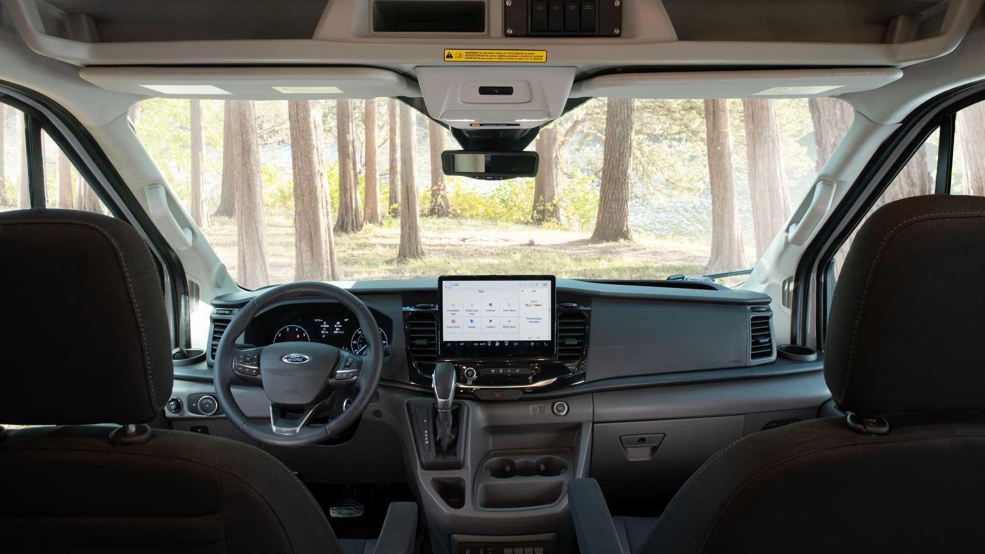 Ford Transit Trail 2023 07