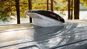 Ford Transit Trail 2023 08
