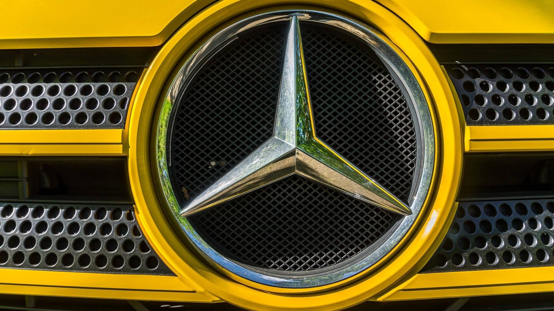 El logo de Mercedes es la representación perfecta de una marca que ha  transcendido en el tiempo gracias a su tecnología y respeto hacia sus  clientes | Diariomotor