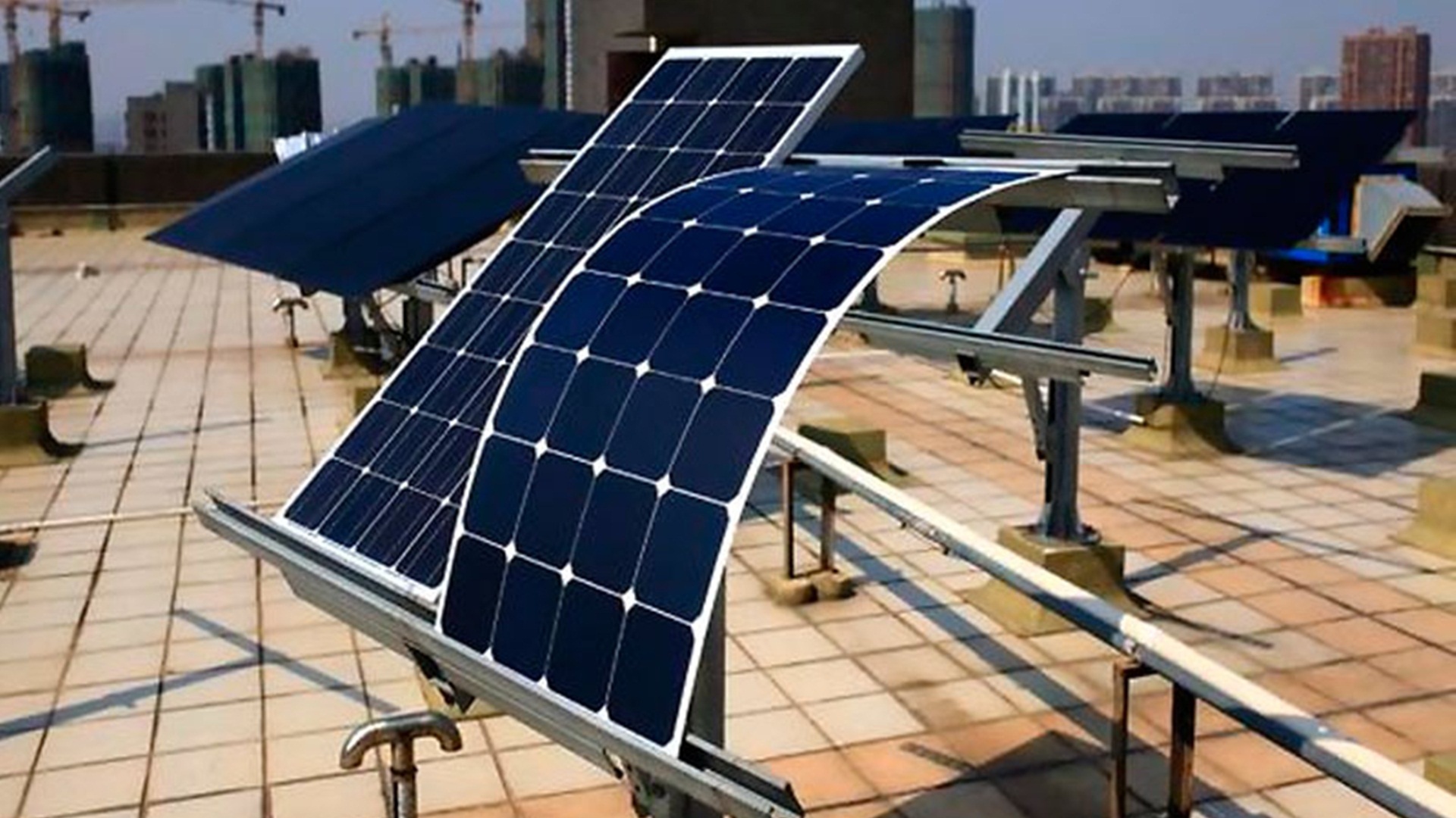 Paneles solares flexibles, el futuro de la producción de