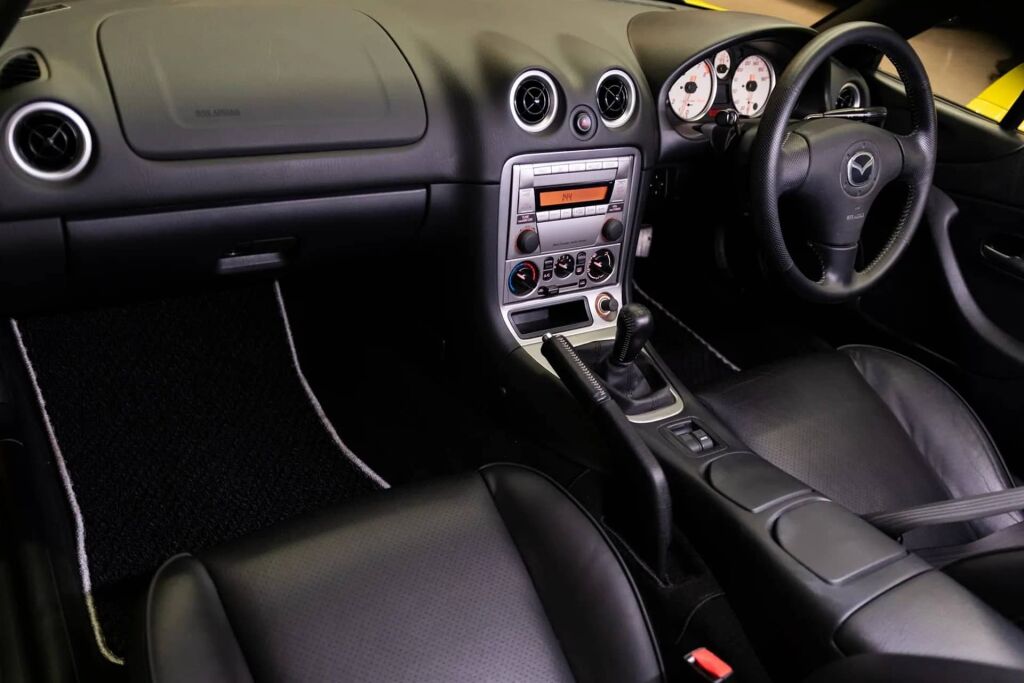 sale-venta-mazda-mx-5-type-a-coupe-6-637f9d7882468-1024x683.jpg