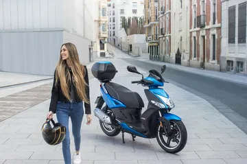 Kymco Agility 125 Azul Movimiento 06