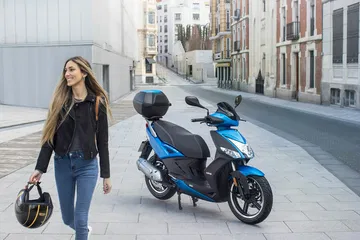 Kymco Agility 125 Azul Movimiento 07