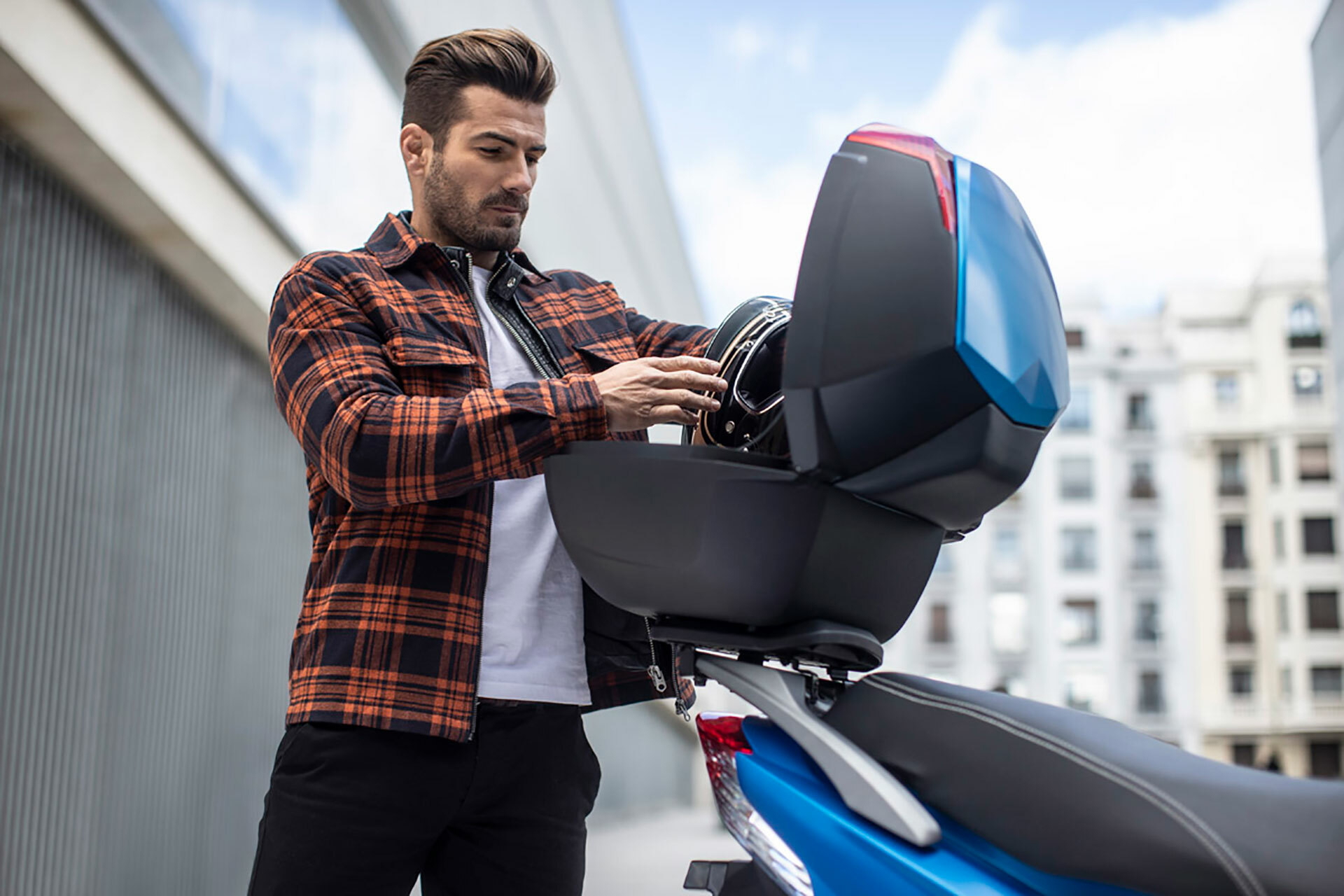 Kymco Agility 125 Azul Movimiento 08