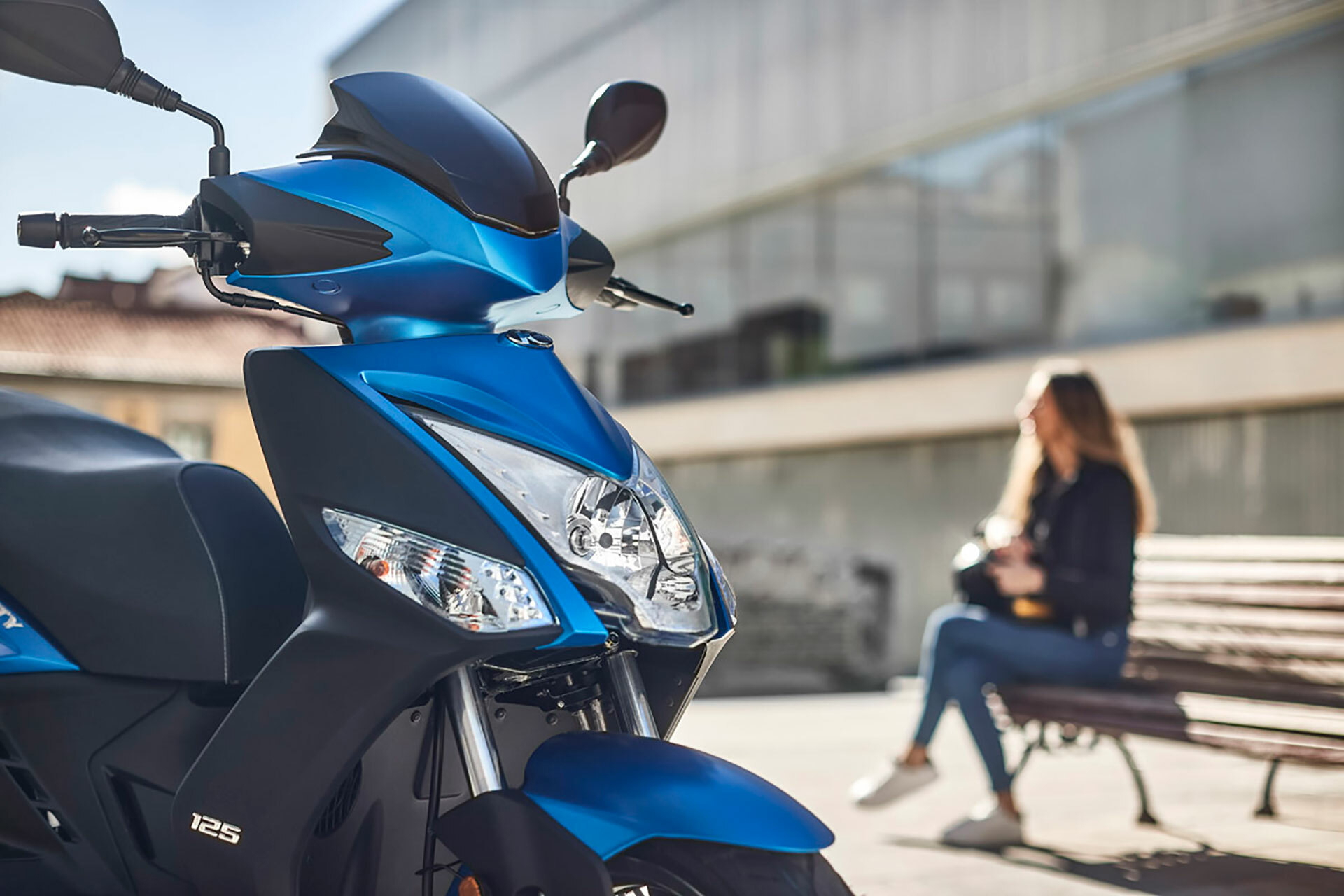 Kymco Agility 125 Azul Movimiento 12