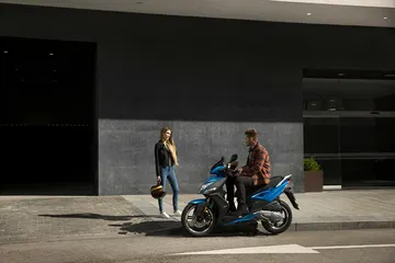 Kymco Agility 125 Azul Movimiento 13
