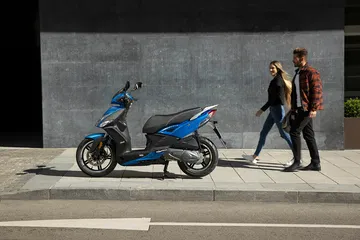 Kymco Agility 125 Azul Movimiento 14