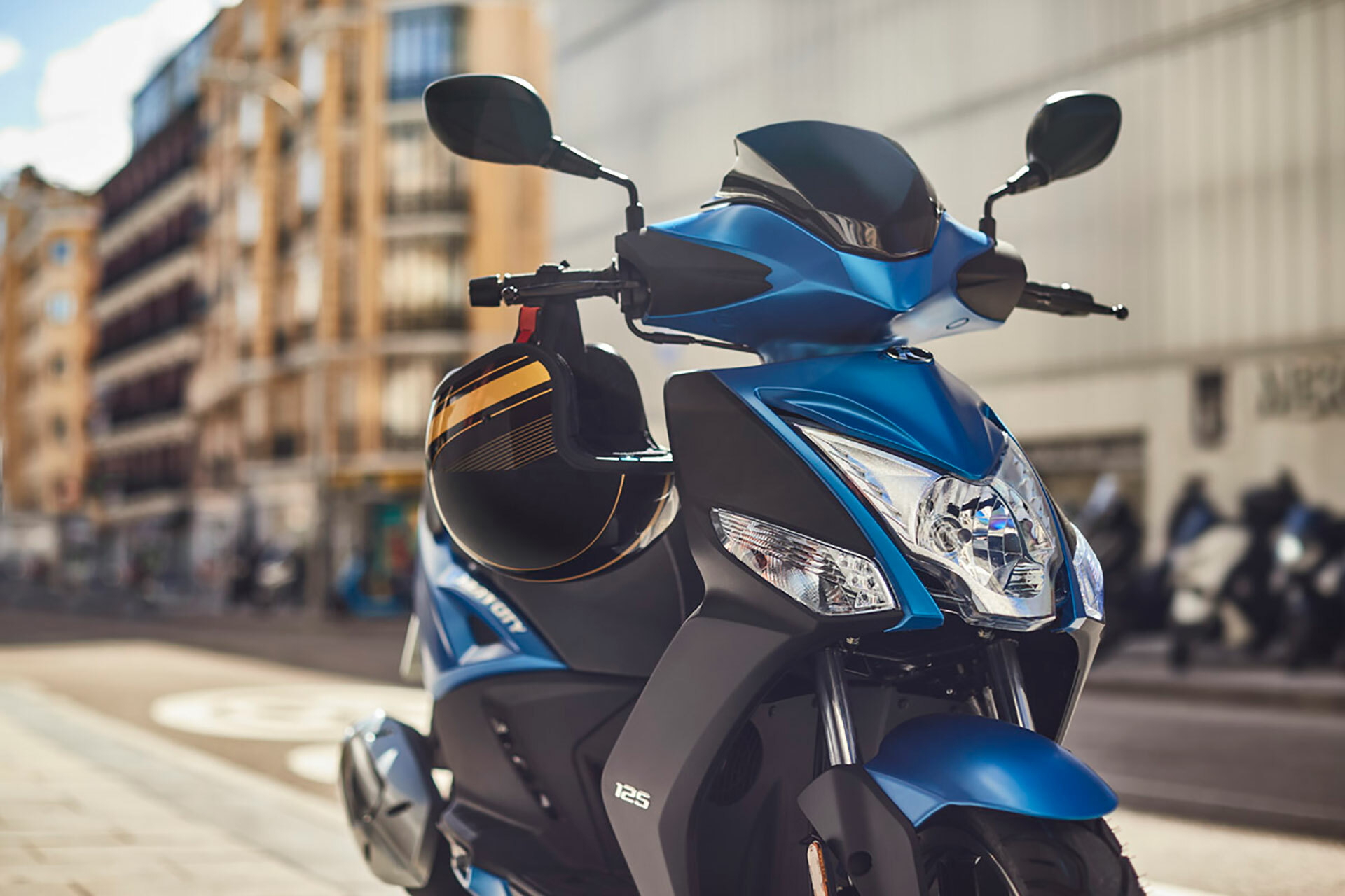 Kymco Agility 125 Azul Movimiento 15