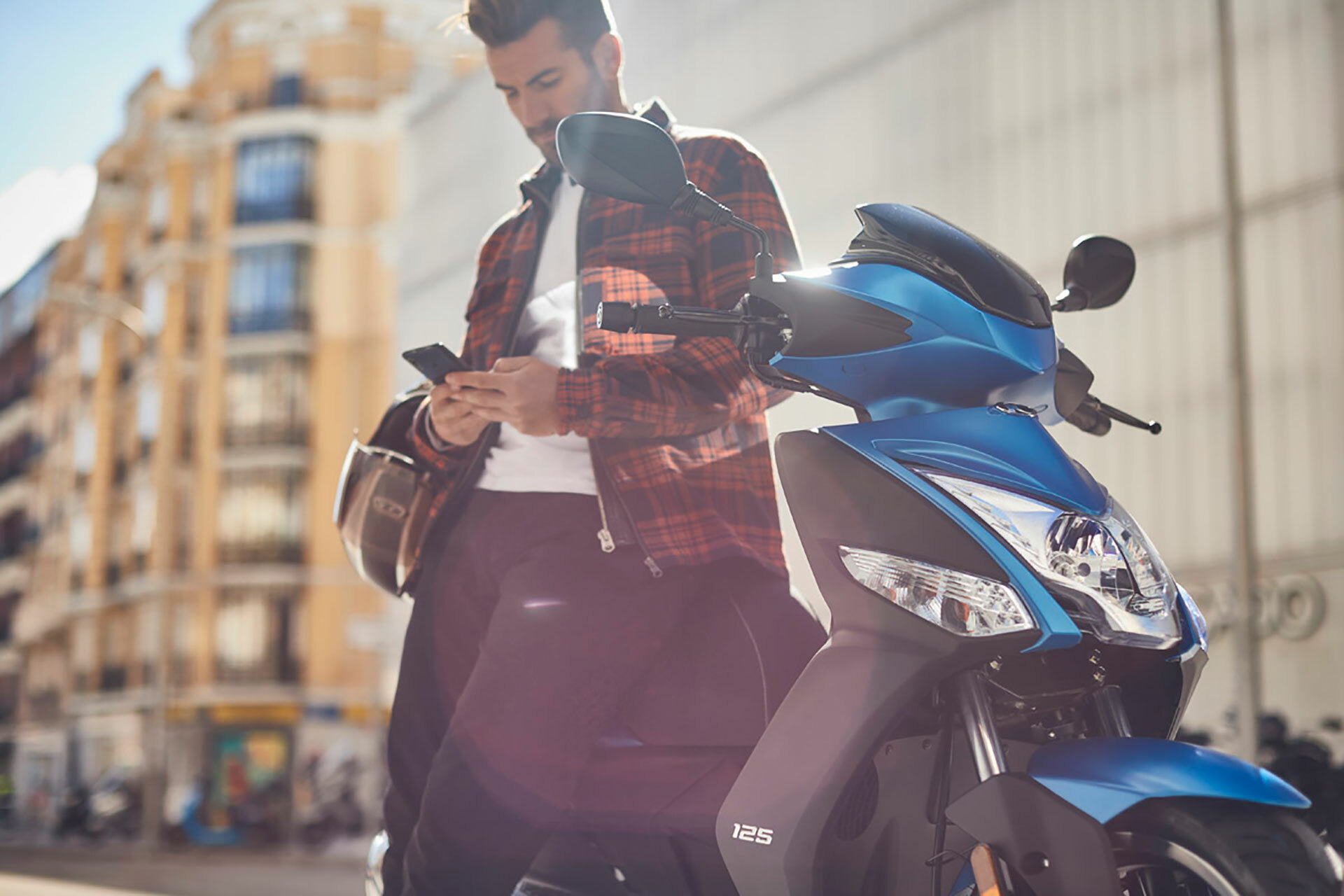 Kymco Agility 125 Azul Movimiento 16