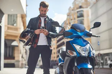 Kymco Agility 125 Azul Movimiento 17