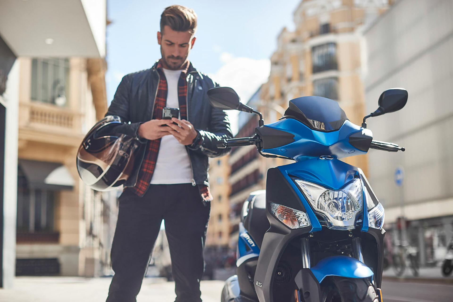 Kymco Agility 125 Azul Movimiento 17