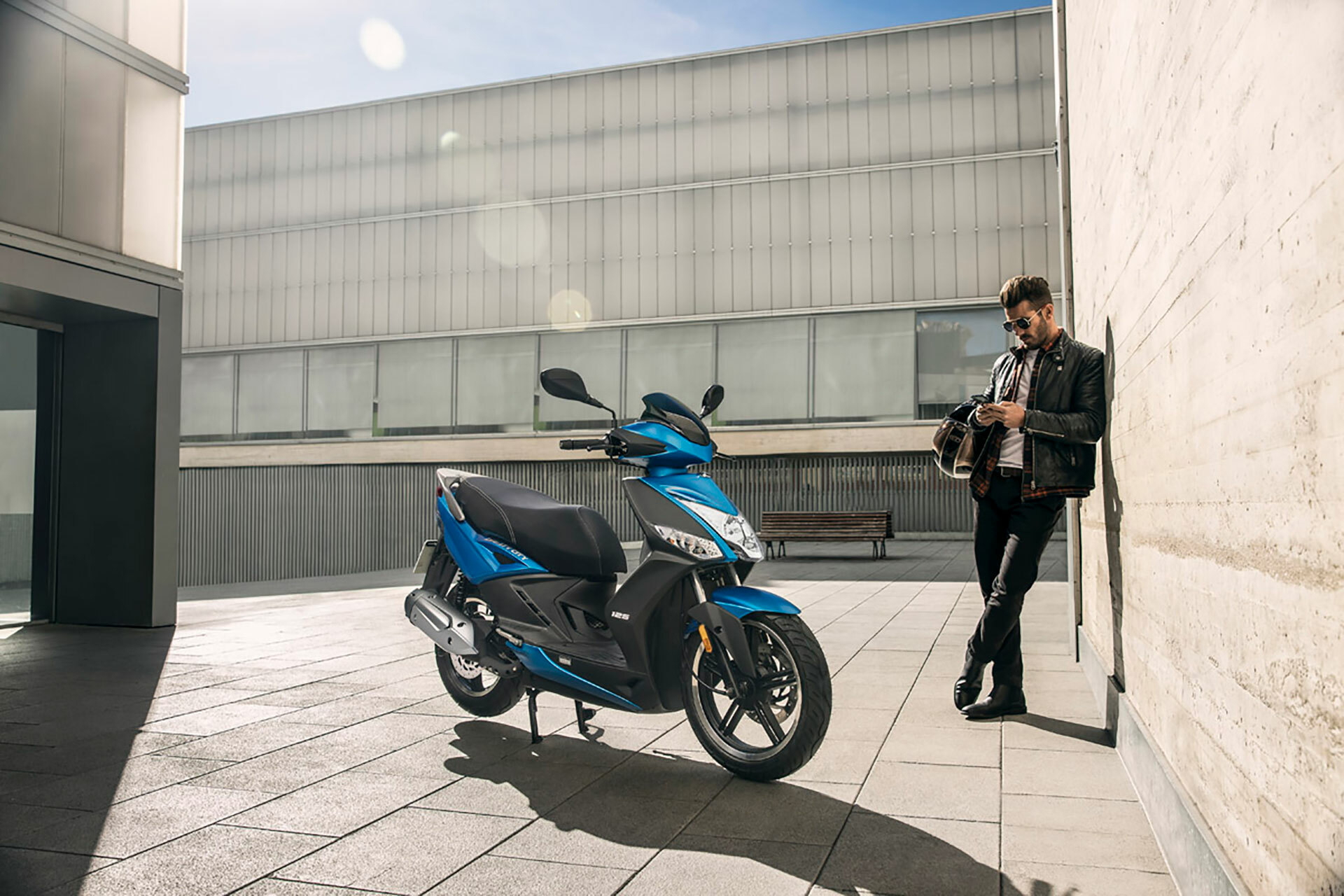 Kymco Agility 125 Azul Movimiento 19