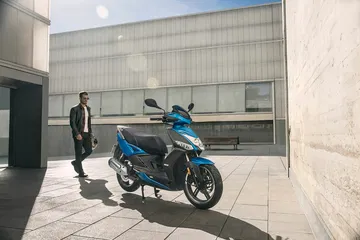 Kymco Agility 125 Azul Movimiento 20