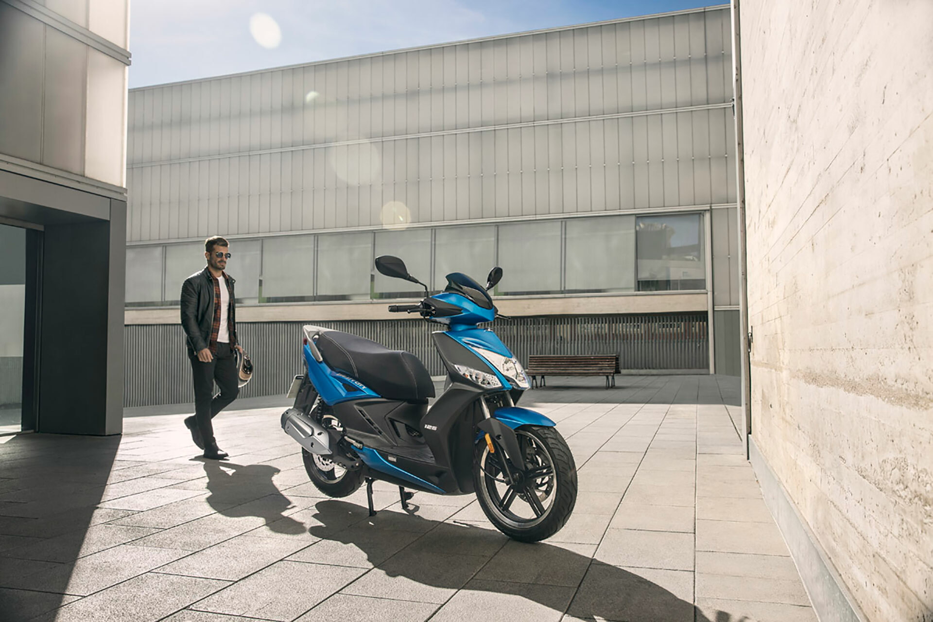 Kymco Agility 125 Azul Movimiento 20