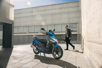 Kymco Agility 125 Azul Movimiento 21