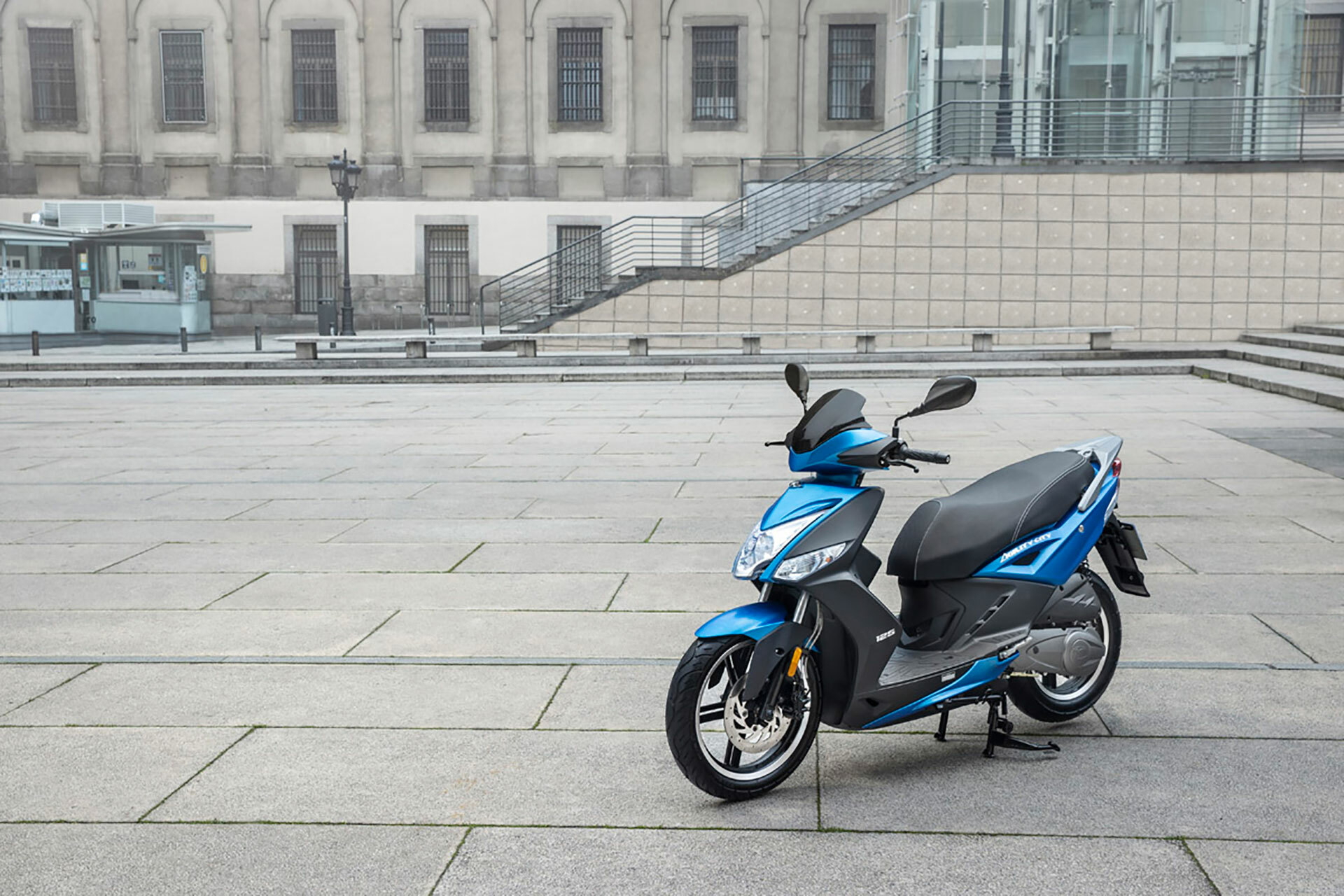 Kymco Agility 125 Azul Movimiento 25