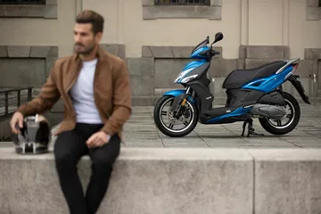 Kymco Agility 125 Azul Movimiento 27