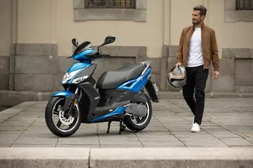 Kymco Agility 125 Azul Movimiento 28
