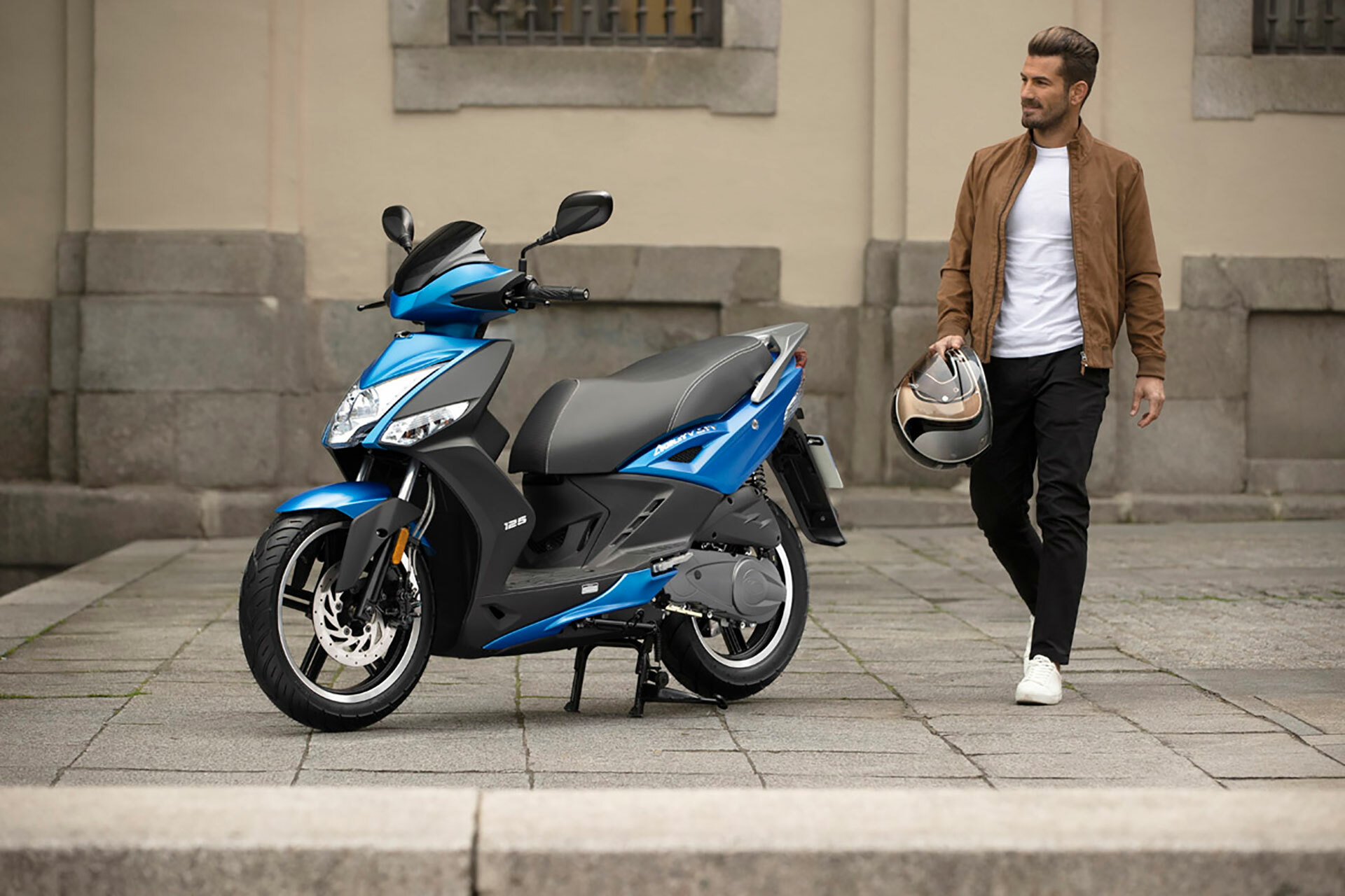 Kymco Agility 125 Azul Movimiento 28