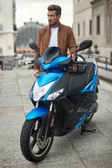 Kymco Agility 125 Azul Movimiento 29